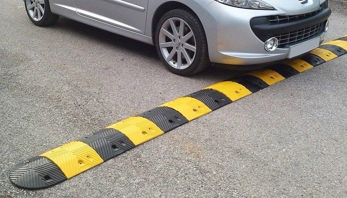 Kauçuk kasis araç hızını düşürmek için kullanılan esnek dayanıklı ve çevre dostu yol engelidir.SATIŞ VE MONTAJ İÇİN İLETİŞİME GEÇİN.